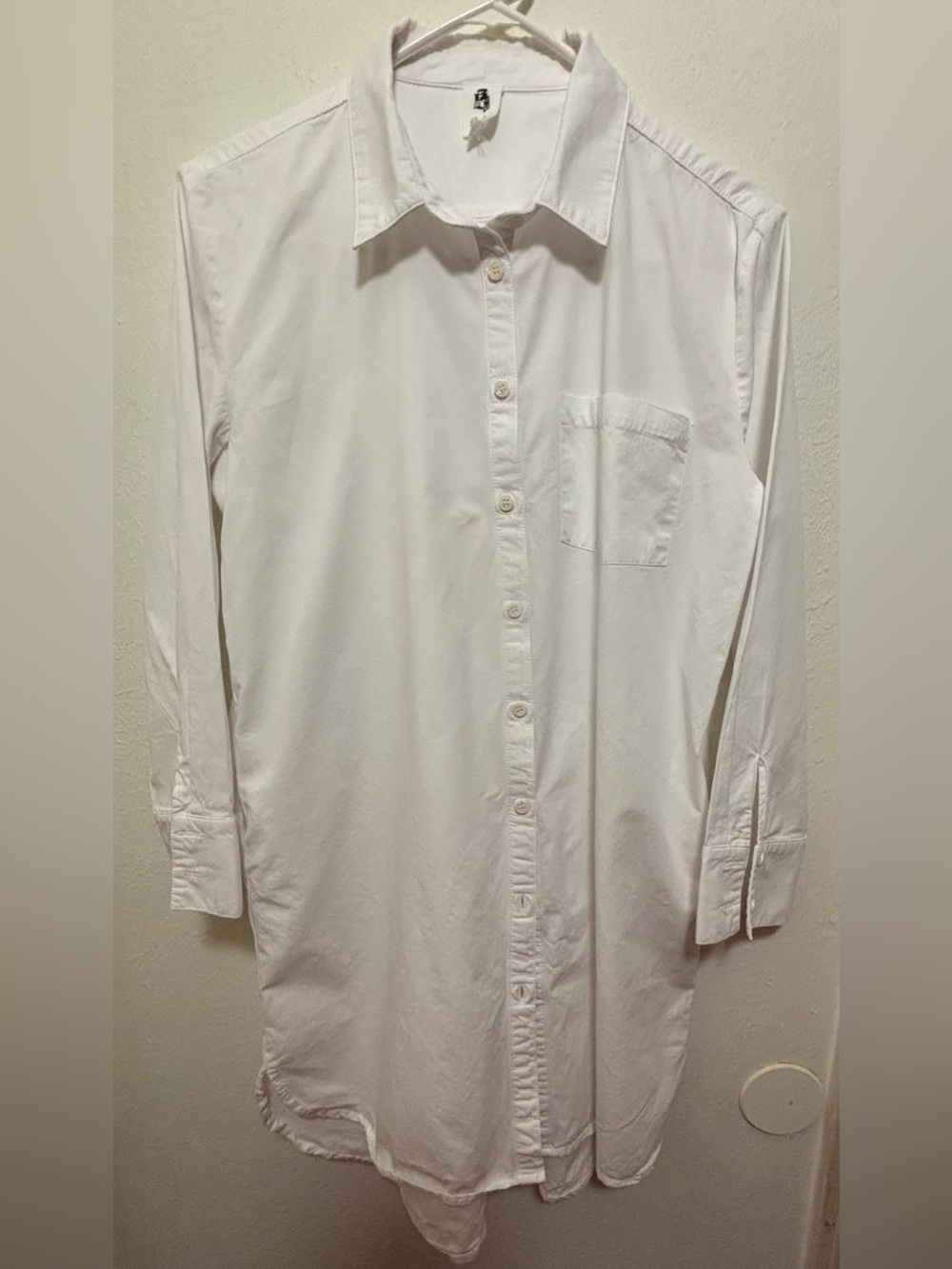 Flawless Women's Medium White Long-Sleeve Button-Down Blouse